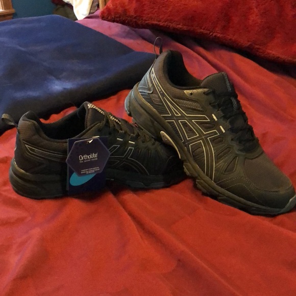 ASICS Running / Hiking shoe. Colors: black, gray, and silver. $60 - Picture 2 of 6